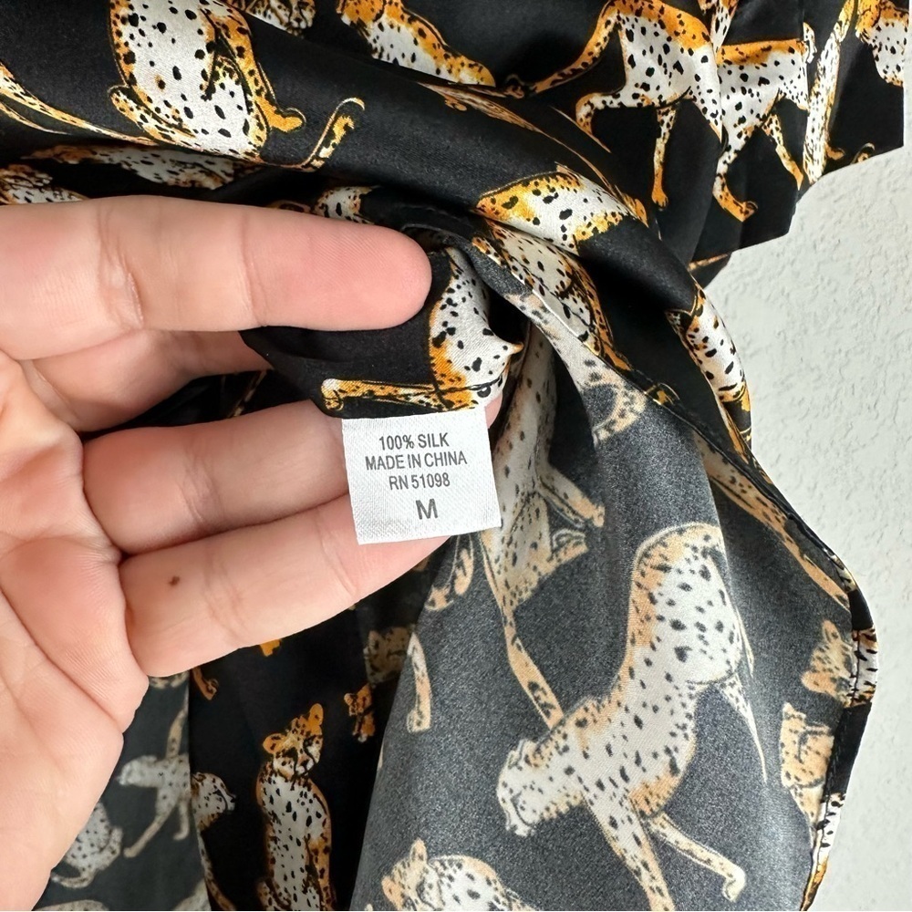Acrobat Black Leopard Animal Print Short Sleeve High Low 100% Silk Top Medium - Picture 6 of 7